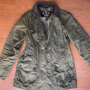 Barbour Classic Beadnell jacket Olive Green Size 2